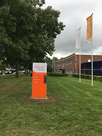 Boer Verzekeringen en Makelaardij kreeg een nieuw fris logo en dankzij het tuinbord in nieuwe huisstijl is het bedrijf gemakkelijk vindbaar