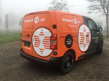 Van de bedrijfswagen van SecuCamera maakte CQ Reclame een opvallende verschijning