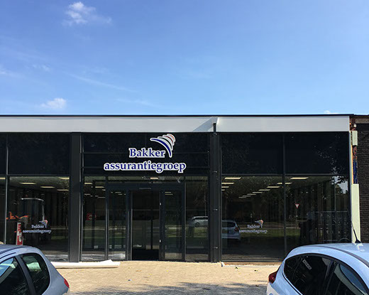 Autoschade Boerma is goed zichtbaar dankzij deze fraai vormgegeven gevelbelettering