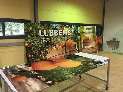 De raambekleding voor Lubbers groente& fruit wordt voorbereid in de werkplaats