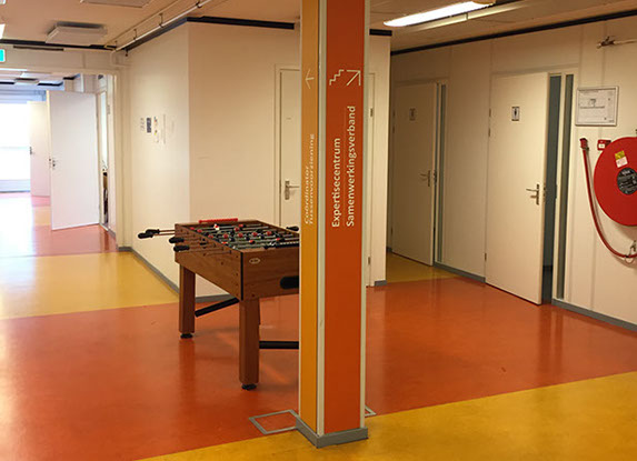 In de onderwijslocatie OPDC vindt iedereen snel de juiste kamer dankzij de binnenbewegwijzering