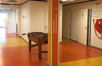 In de onderwijslocatie OPDC vindt iedereen snel de juiste kamer dankzij de binnenbewegwijzering