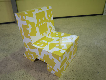 Op deze stoelen van orthodontiepraktijk Winschoten wacht je vrolijk op je beurt