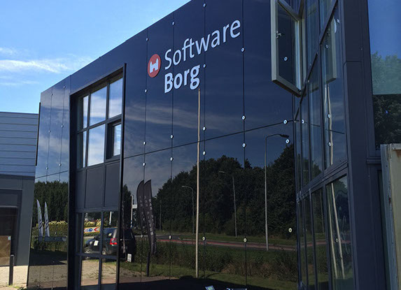 Je weet dat je goed zit dankzij fraaie gevelreclame voor Software Borg