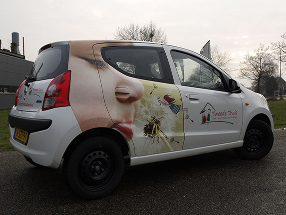 Autobelettering en wrap SecuCamera Van de bedrijfswagen van SecuCamera maakte CQ Reclame een opvallende verschijning