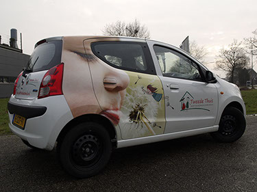 Van de bedrijfswagen van SecuCamera maakte CQ Reclame een opvallende verschijning